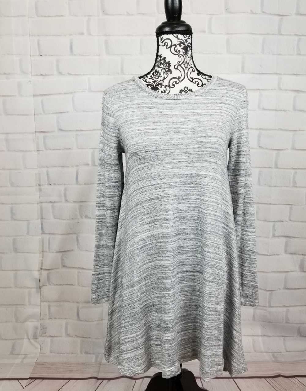 Lou & Grey sz xs long sleeve stretch knit dress